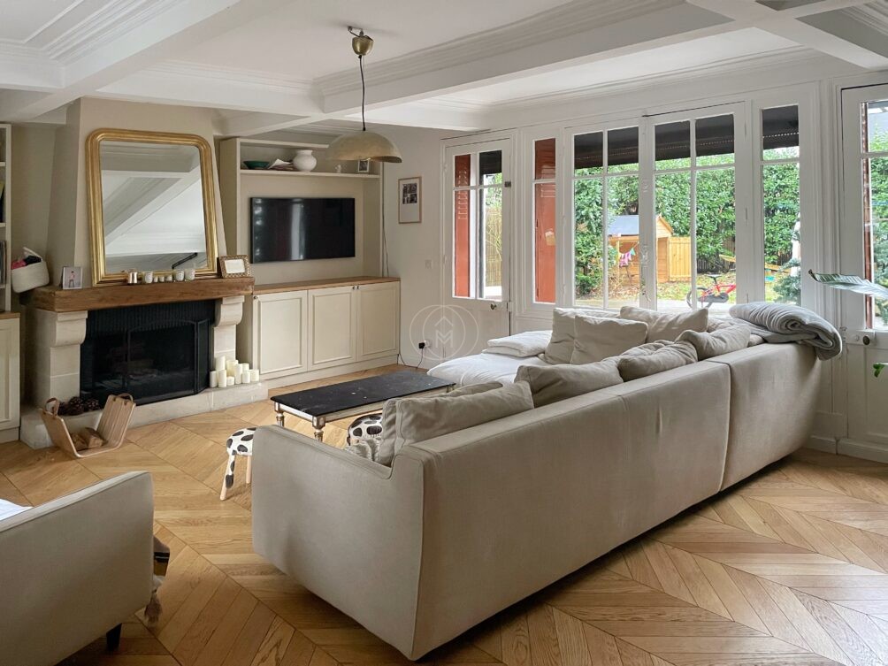 Maison 5 pièces 157 m² · à Charme · 157 m² · 595 000 €