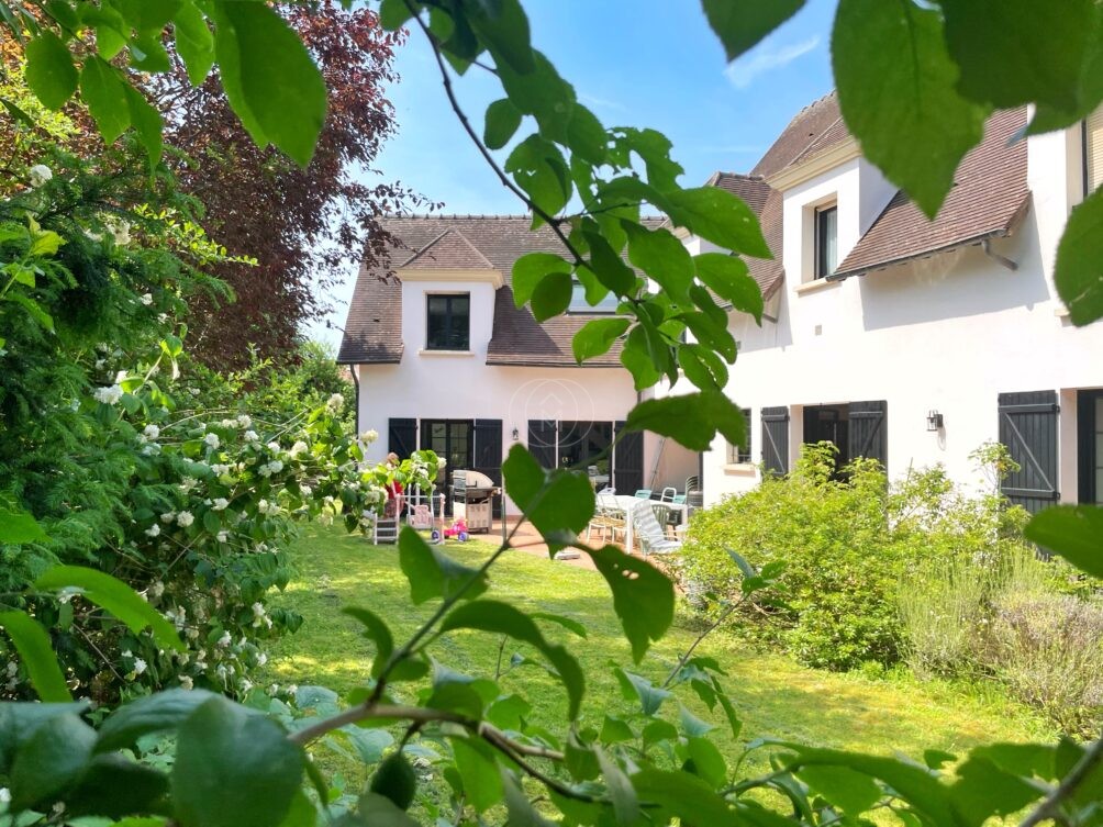 volumes généreux et grand terrain- 14min de la gare d’enghien – montmorency · 1 075 000 €