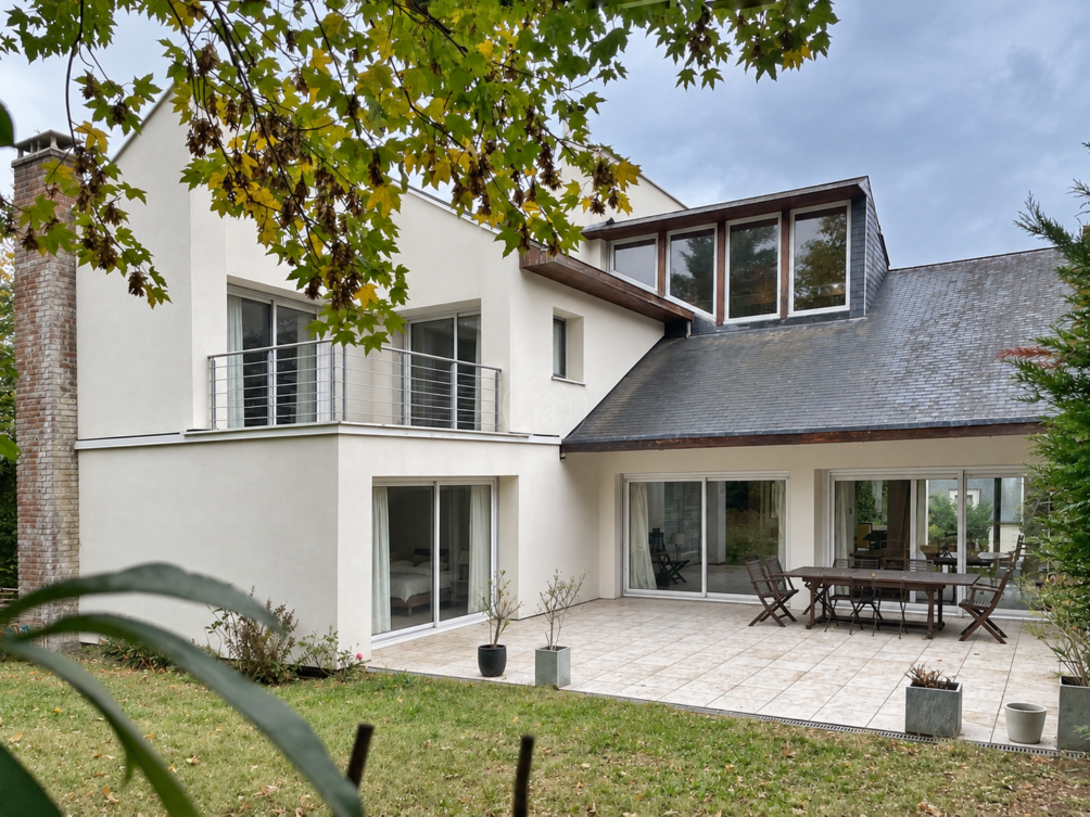 Maison 6 pièces 246 m² · à Deuil-la-Barre · 246 m² · 926 000 €